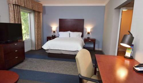 Queen Studio Suite - Non-Smoking