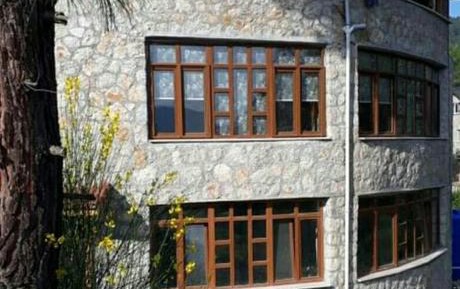 Apartment with Mountain View