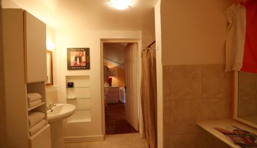 Two-Bedroom Apartment with Two Queen Beds