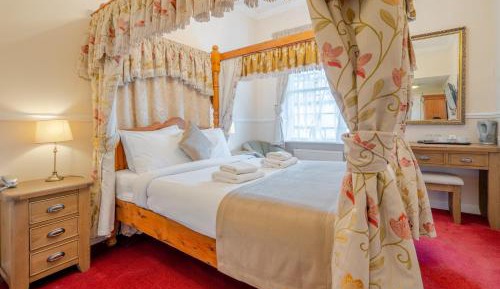 Four Poster Room