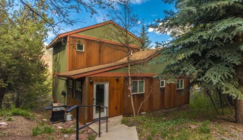 Three-Bedroom Vacation Home 