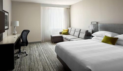 Newly Renovated, Guest room, 1 King, Sofa bed