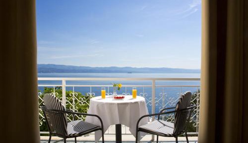 Double or Twin Room with Sea View