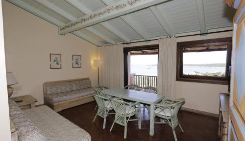 Superior One-Bedroom Apartment (2 Adults)