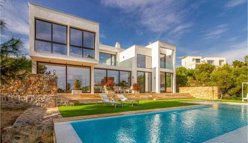 Four-Bedroom Holiday Home