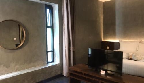 Suite Corner Room