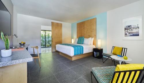 Deluxe King Room with Patio