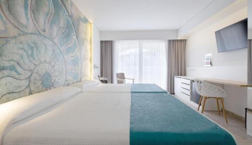 Double Room (2 Adults + 1 Child )