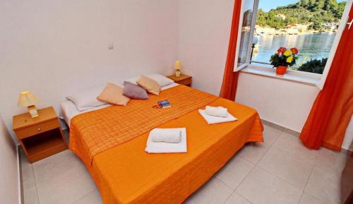 One-Bedroom Apartment with Terrace and Sea View