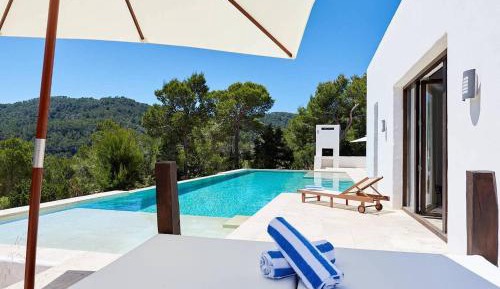 Six-Bedroom Villa 