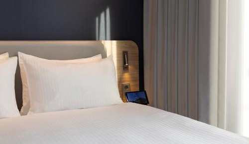 Standard Queen Room with Sofa Bed - Non-Smoking