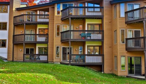 Apartment with Mountain View