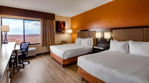 Queen Room with Two Queen Beds and View - Non-Smoking