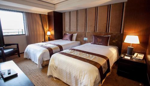 Premier family Room with Mountain View