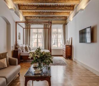 Deluxe King Suite