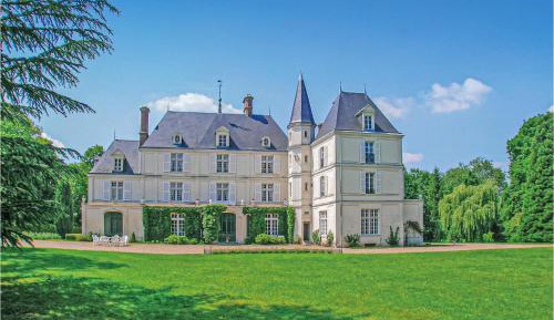 Ten-Bedroom Holiday Home