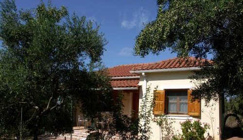 Bungalow with Patio