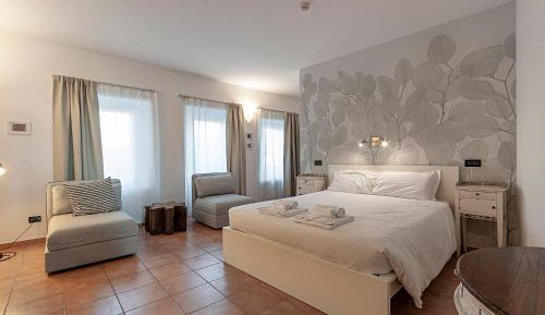 Deluxe Double Room with Shower
