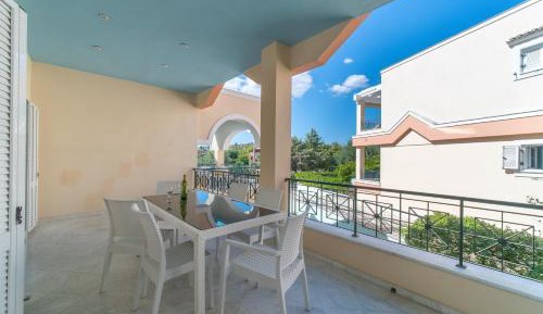 Superior One-Bedroom Apartment with Balcony