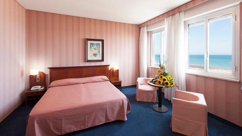 Double or Twin Room with Sea View