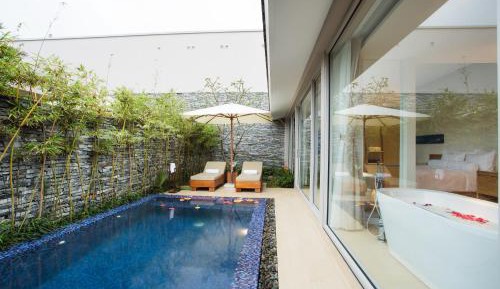 Two-Bedroom Villa with Private Pool and Bathtub