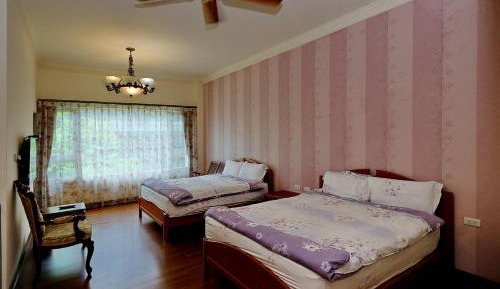 Quadruple Room with Private Bathroom