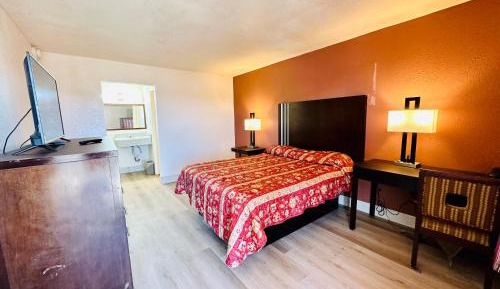 Standard Queen Room