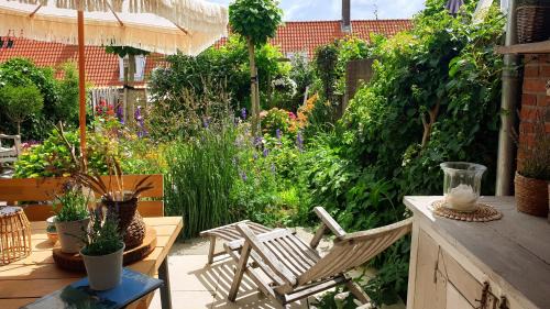 Apartment with Garden View