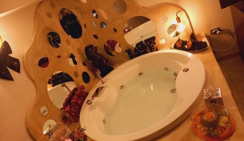 Queen Suite with Spa Bath