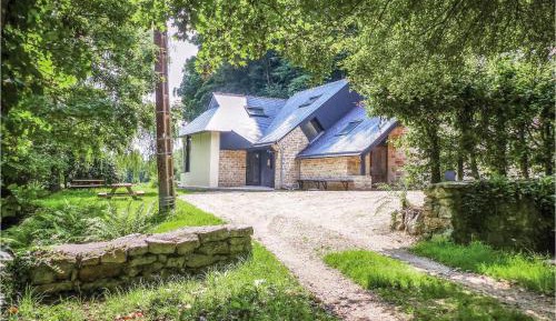 Three-Bedroom Holiday Home 