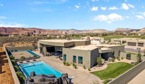 Five-Bedroom Holiday Home