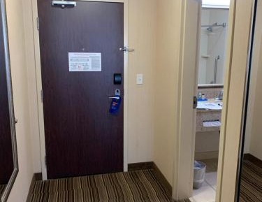 Suite - Hearing Accessible - Non-Smoking