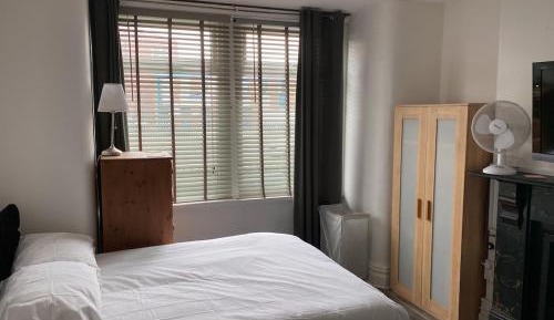  Studio Apartment - F1