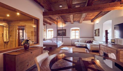 Apartment 2 with Castle View