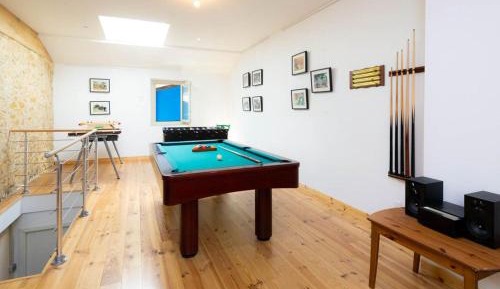 Holiday Home (9 Adults)