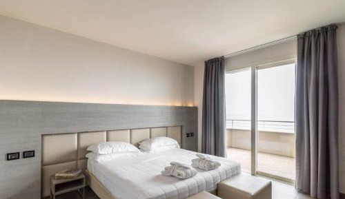 Deluxe Double Room with Front Sea View