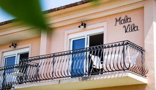 One-Bedroom Apartment with Balcony