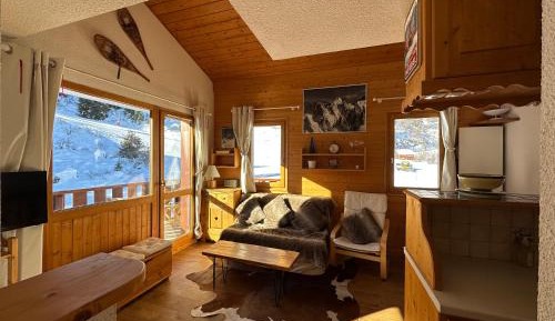 Apartment with Mountain View