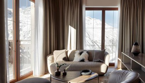 Suite with Mountain View