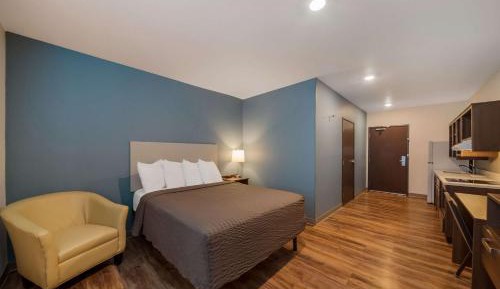 Queen Room with Tub - Accessible/Non Smoking