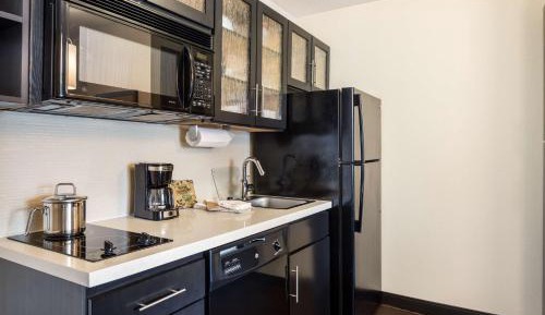 One Bedroom Suite - King - Hearing Accessible