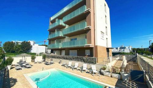 One-Bedroom Apartment with Balcony