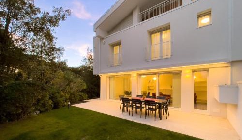 Villa - Beach Front