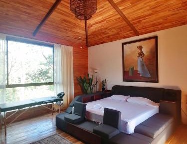 Deluxe Suite with Spa Bath