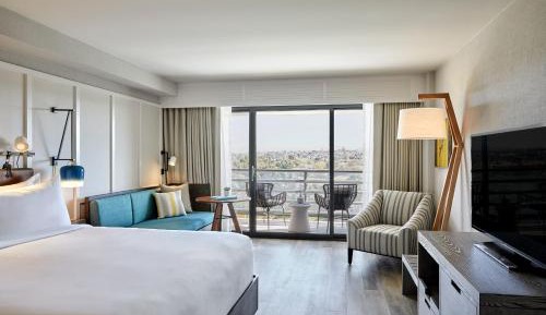 Balcony King Room with Golf View