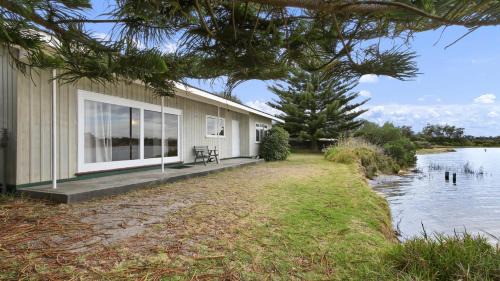 Two-Bedroom Beach Shack - Jetty Road