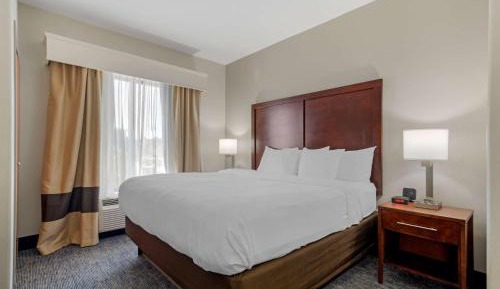 King Suite - Non-Smoking