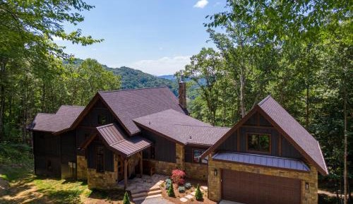 Four-Bedroom Holiday Home
