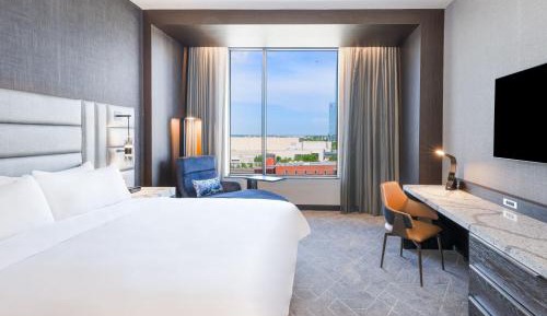 Deluxe King Room with City View