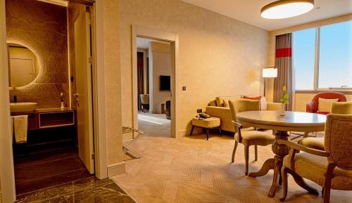 Deluxe King Suite - Smoking